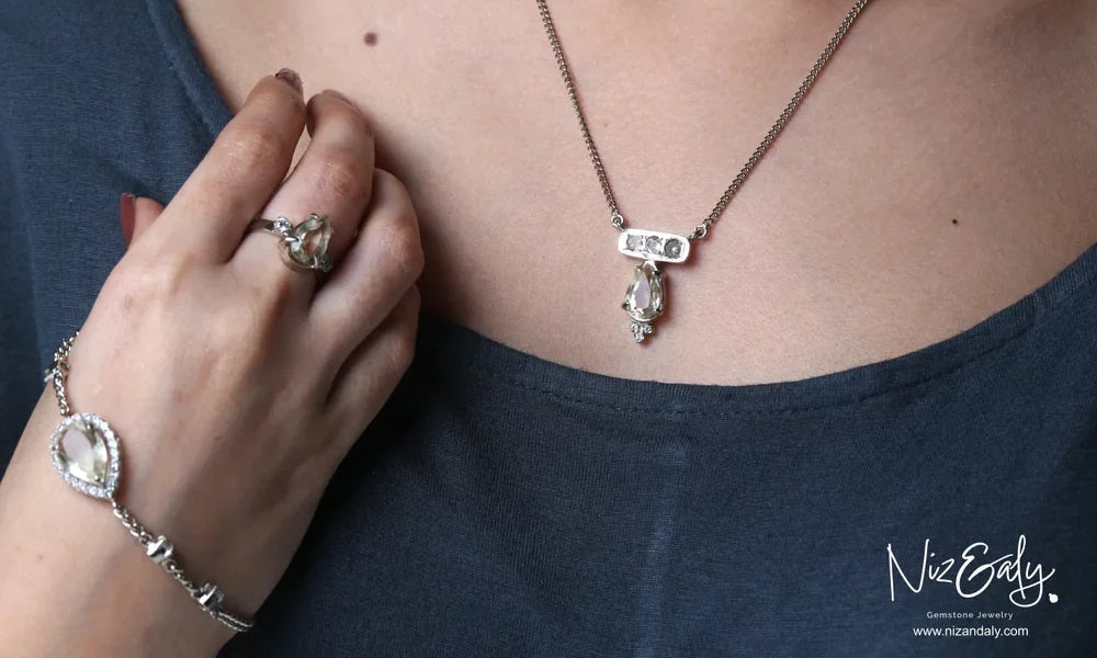 The Ultimate Guide to Gemstone Rings: Meaning, Craftsmanship & How to Choose the Perfect One