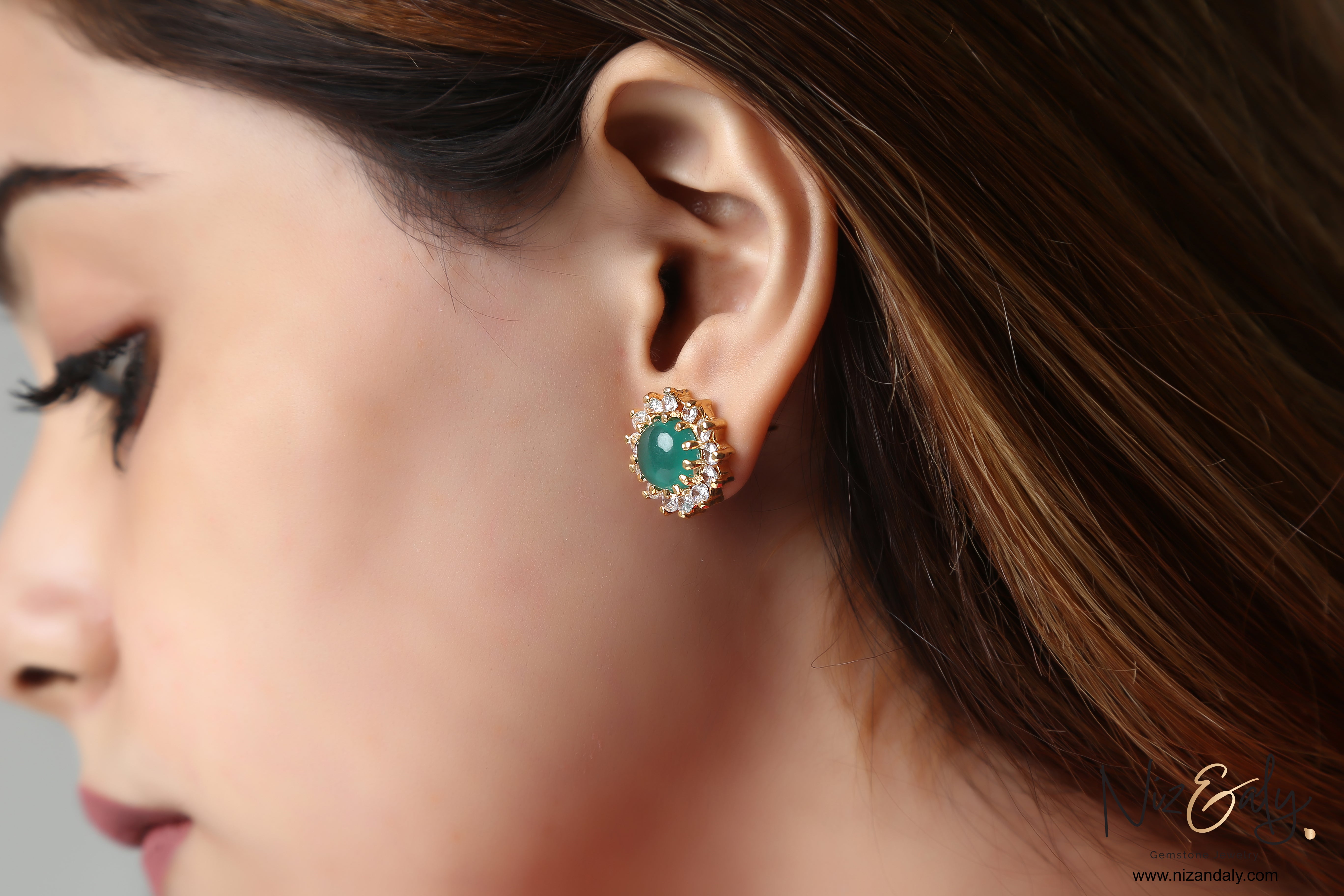Vintage Round Green Chrysoprase Ear Stud