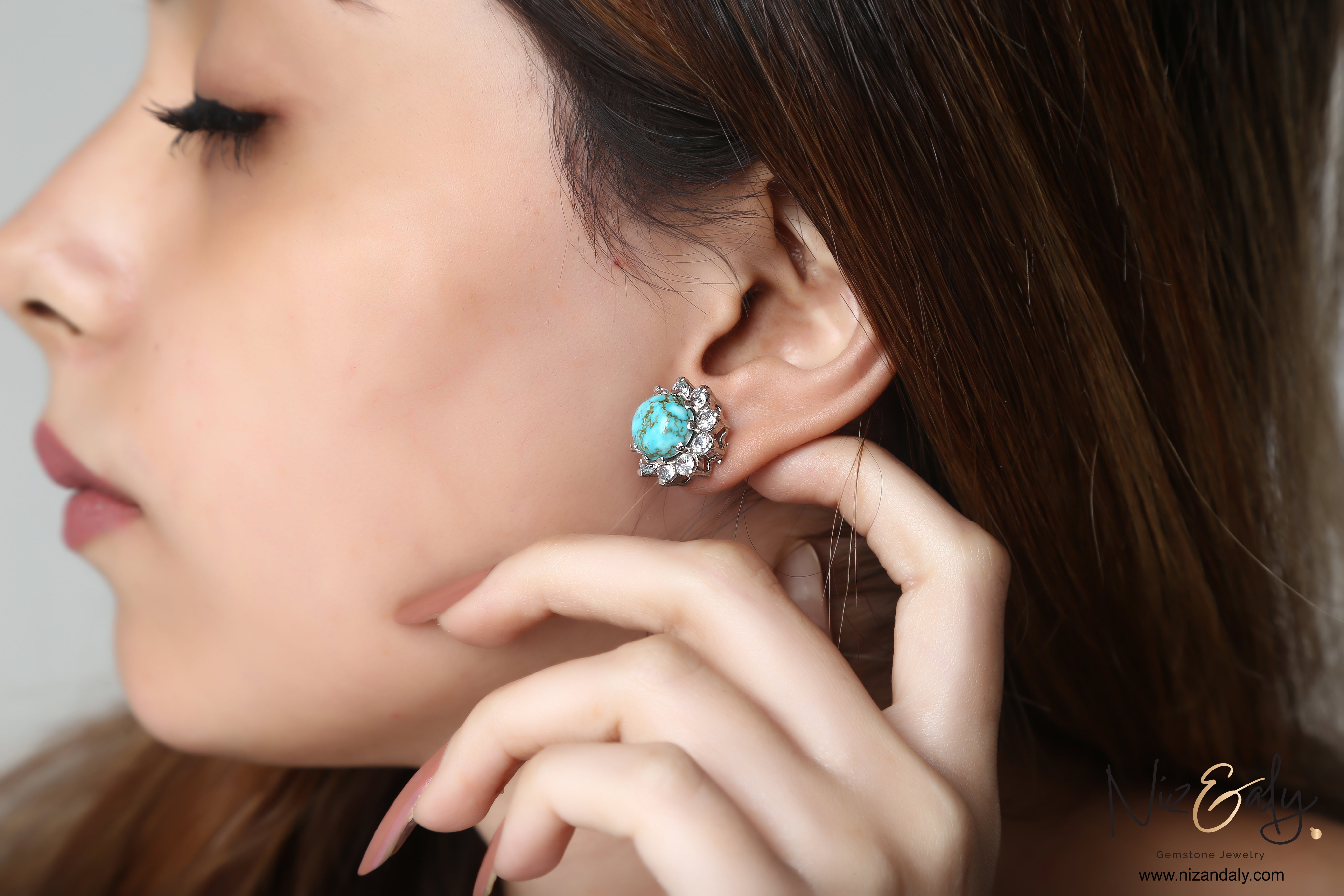 Round Vintage Blue Kingman Turquoise Ear Stud