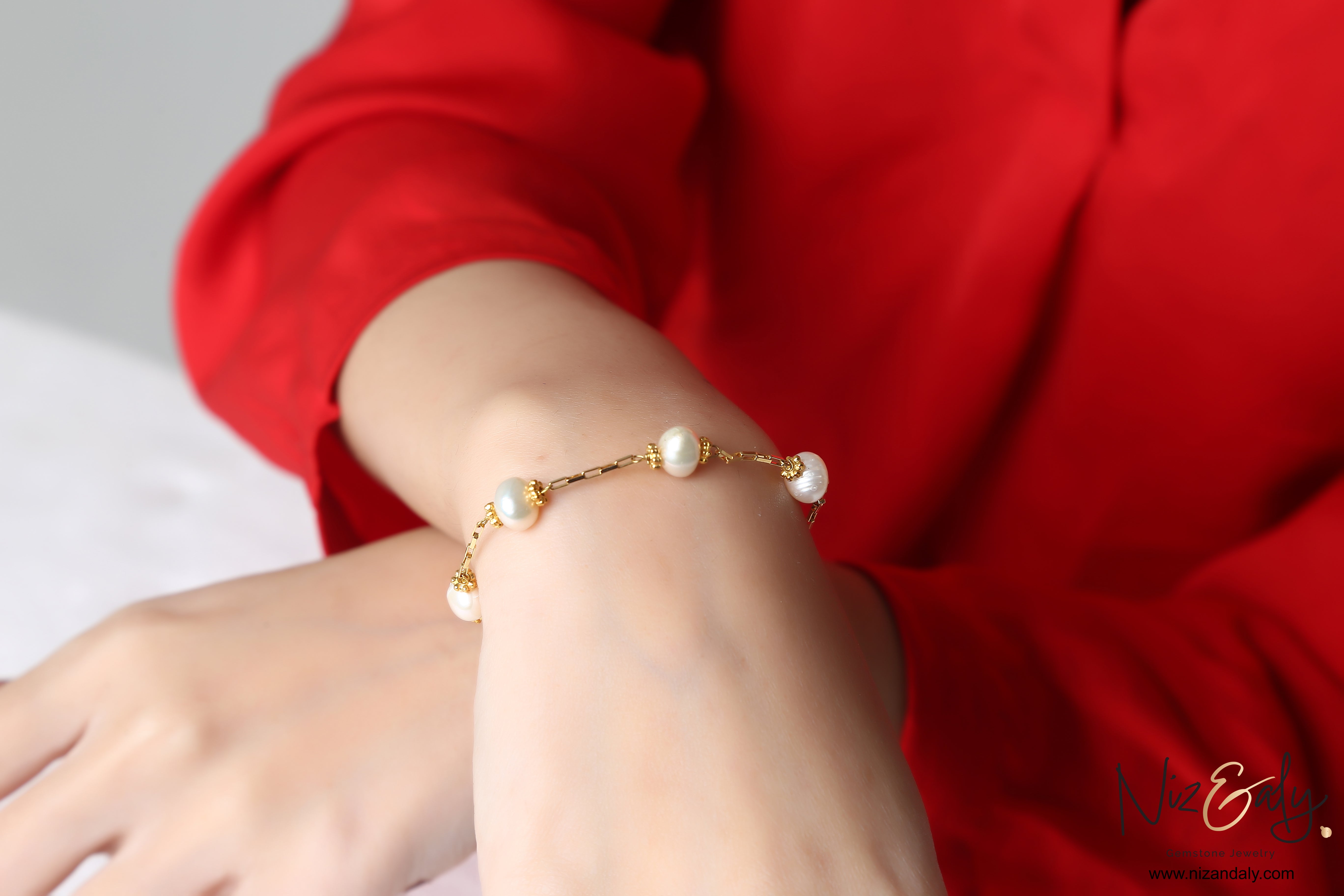 Gold plated freshwater pearl bracelet for women