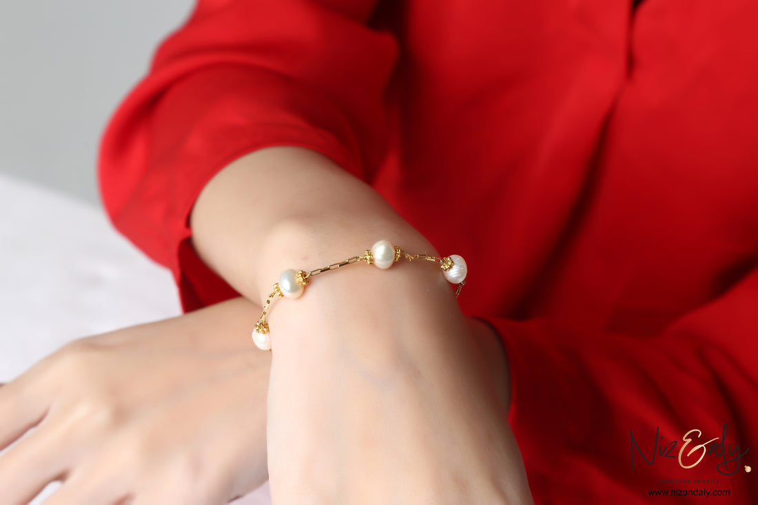 Gold plated freshwater pearl bracelet for women