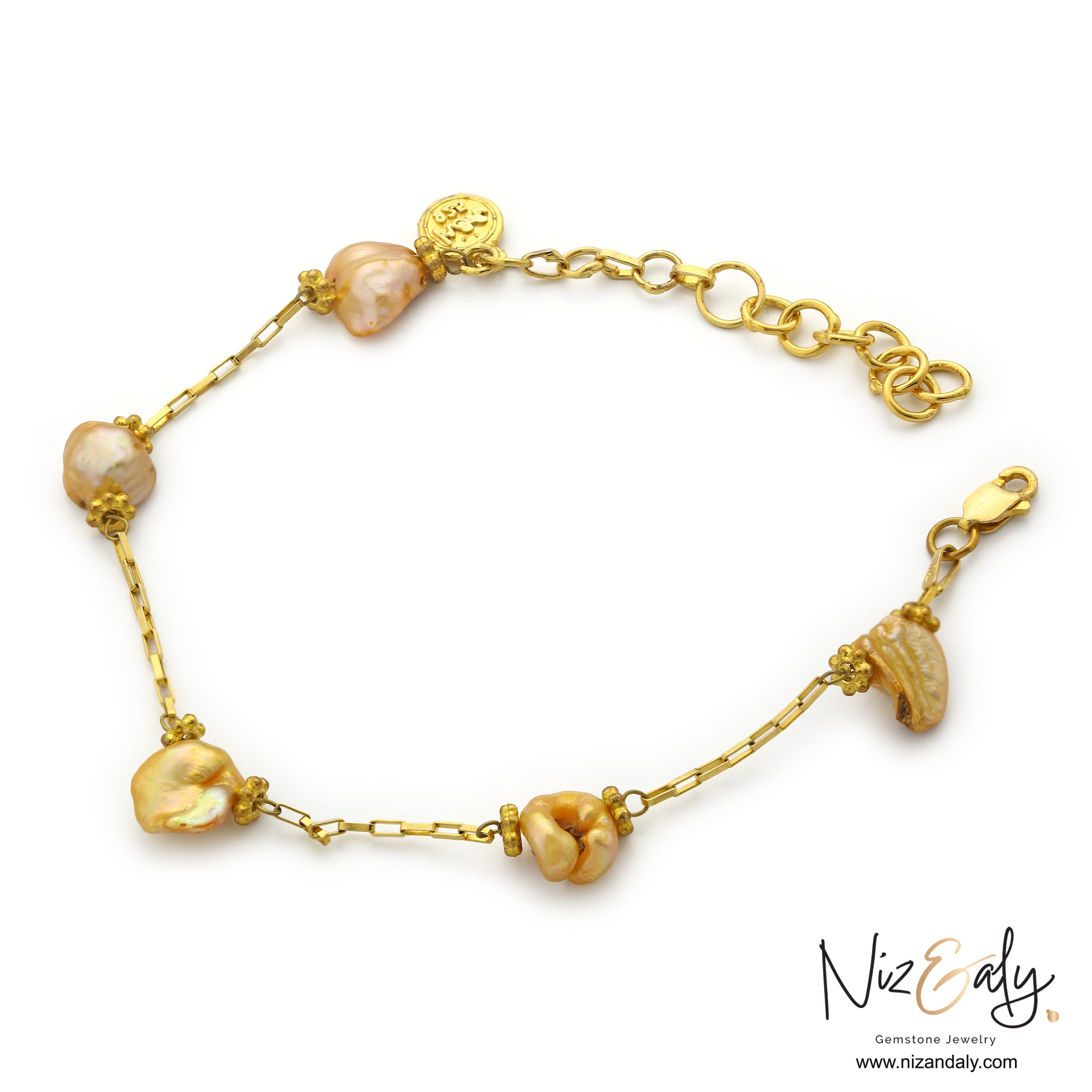 Golden freshwater pearl bracelet in gold plated 925 sterling silver chain