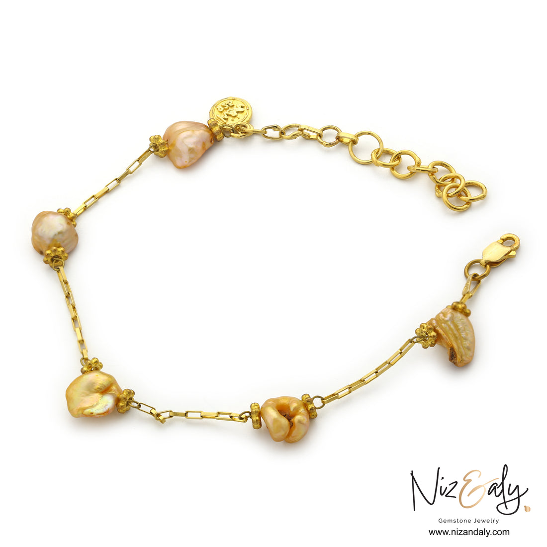 Golden freshwater pearl bracelet in gold plated 925 sterling silver chain