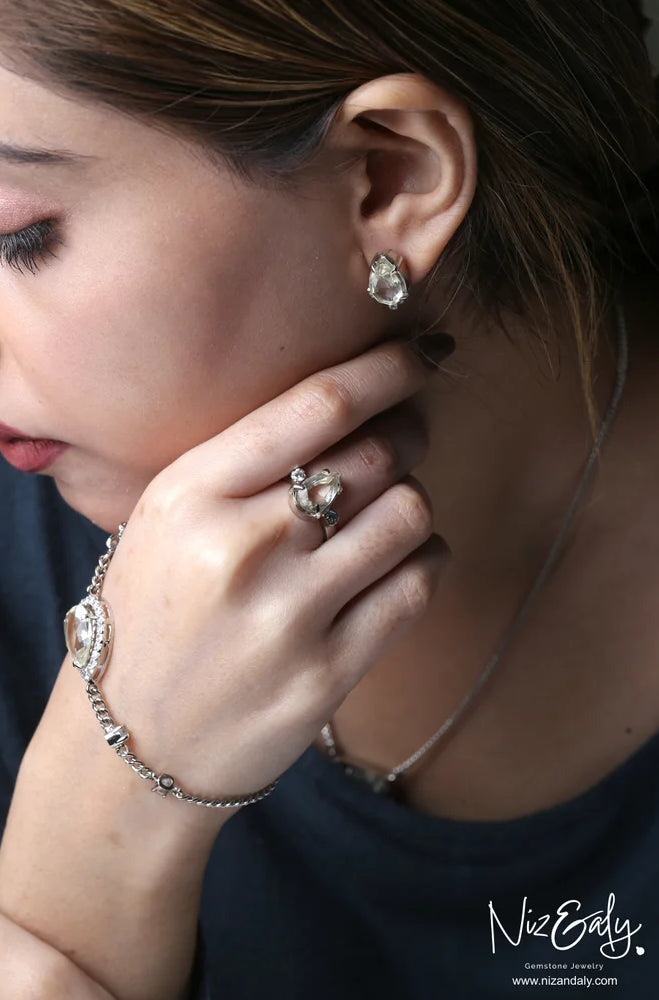 natural clear quartz crystal jewelry set close up