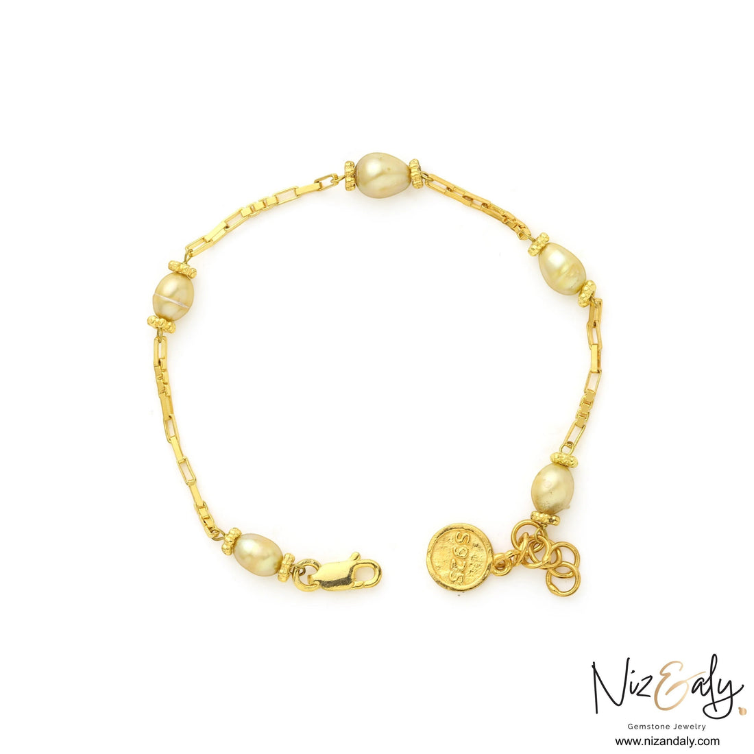 Niz & Aly minimalist gold-plated sterling silver bracelet featuring freshwater pearls and rectangular chain links.