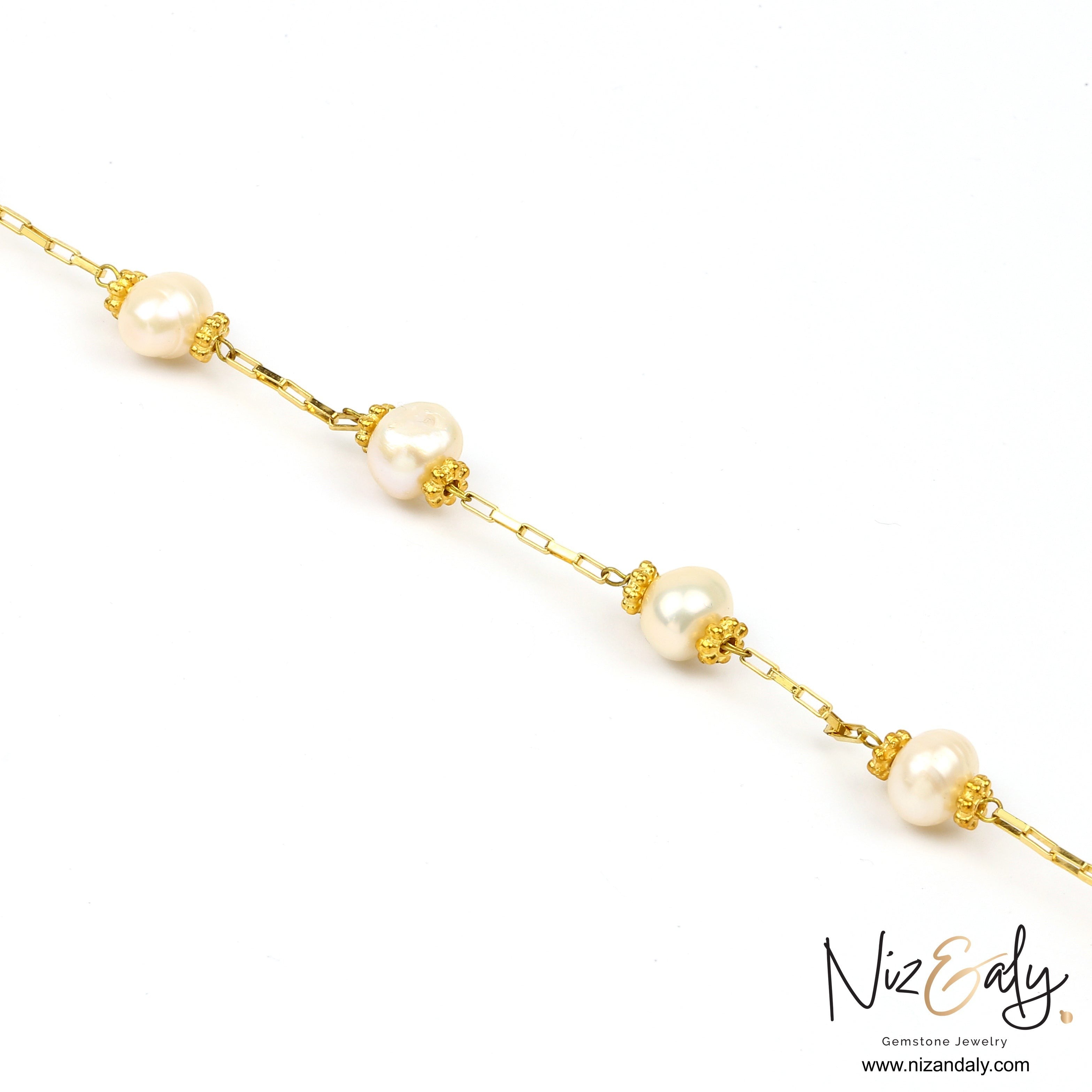 Niz & Aly gold-plated 925 sterling silver bracelet featuring delicate white freshwater pearls on a fine chain.