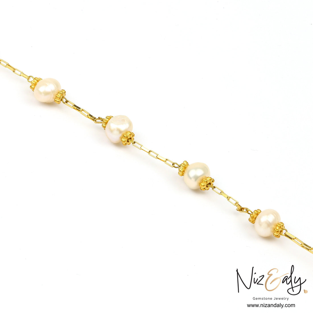 Niz & Aly gold-plated 925 sterling silver bracelet featuring delicate white freshwater pearls on a fine chain.