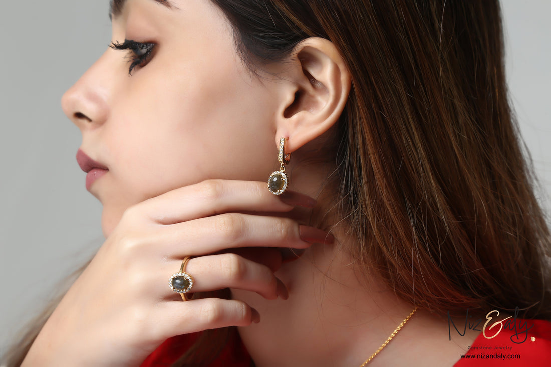 Niz & Aly oval dainty fire labradorite pendant set with gold plated 925 silver worn by a woman