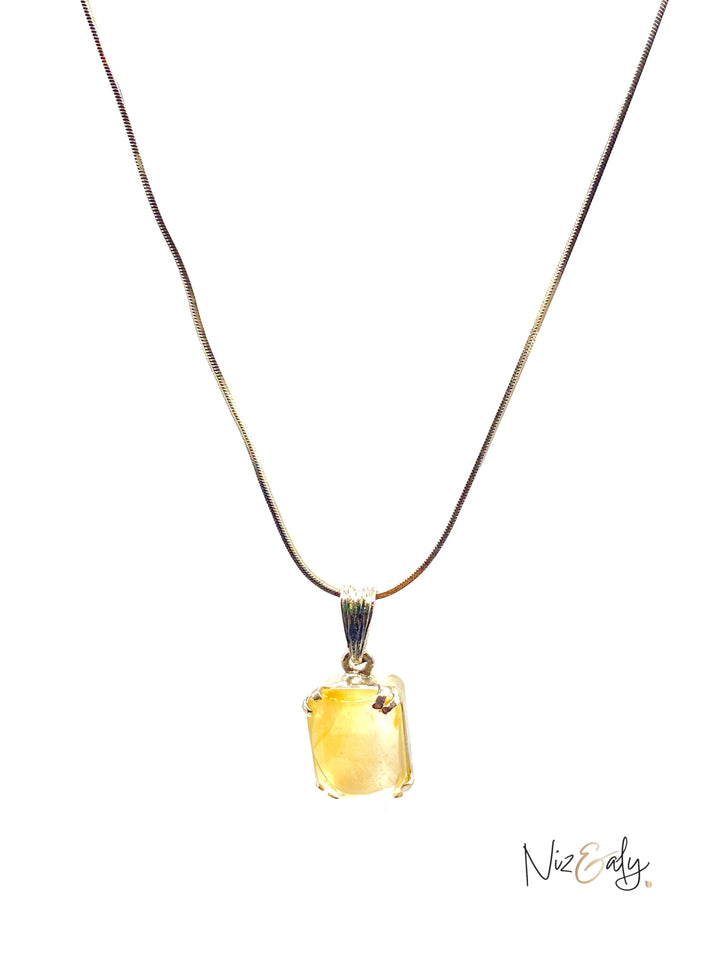 Niz & Aly raw citrine pendant necklace featuring a golden unpolished gemstone on a simple delicate chain