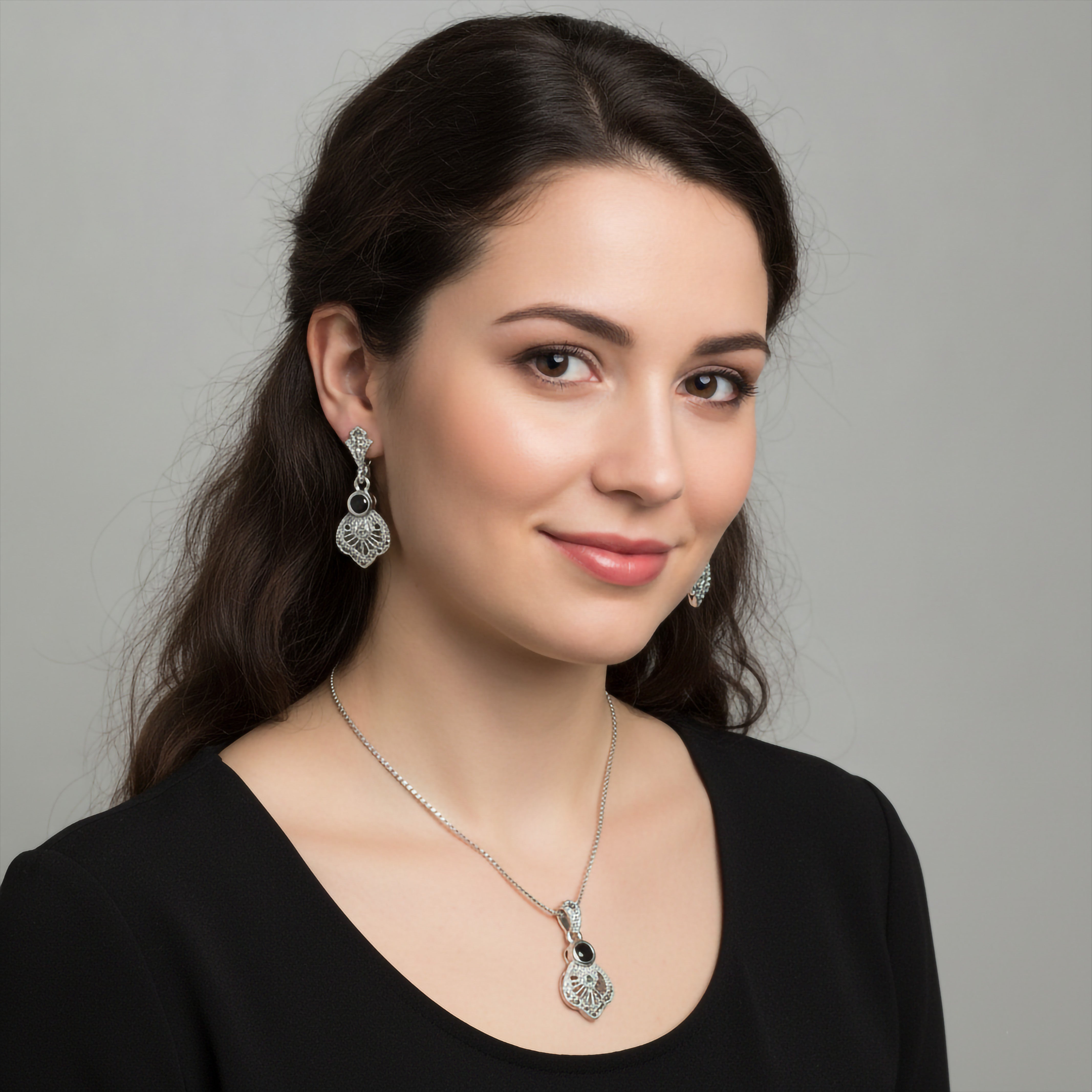 Niz & Aly sterling silver and black agate pendant necklace and earrings set with vintage star motif on a woman