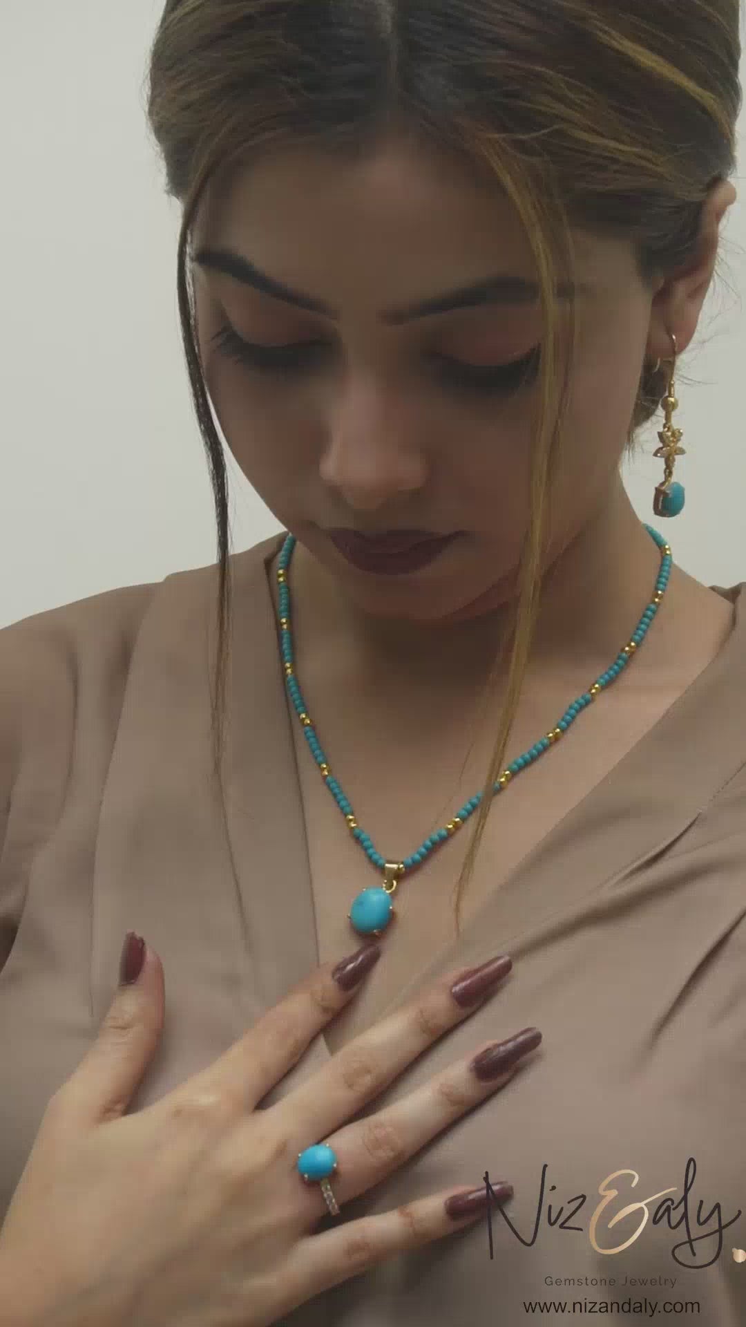 AZ Kingman Oval Blue Turquoise Pendant Set  in Turquoise Beaded Necklace– Blue Haven