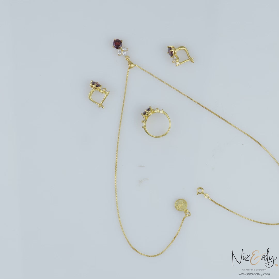 Natural Garnet Jewelry Set in Gold