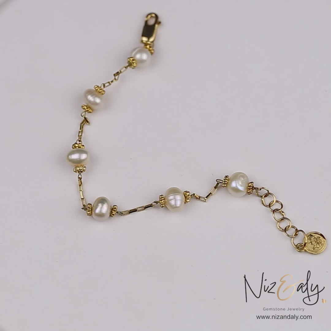  Delicate Fresh Pearl Bracelet Gold Plated. Video