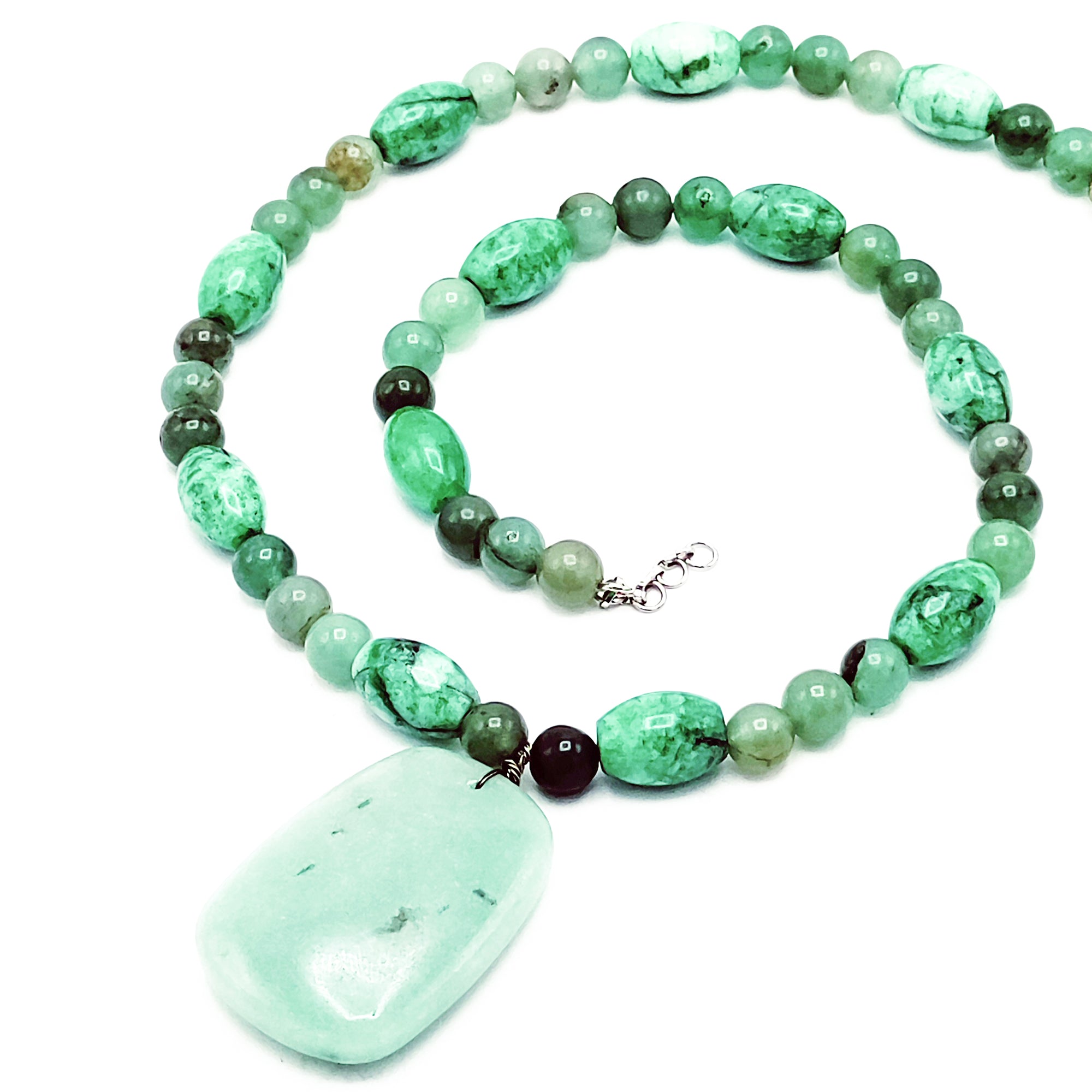 Attractive and Stylish Green Aventurine and Green Agate Pendant Necklace